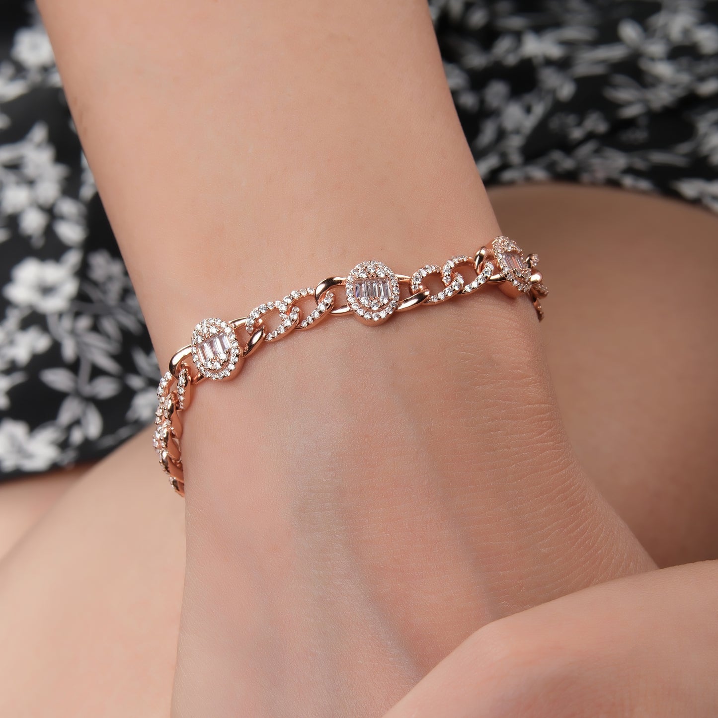 Rose gold plated chain type bracelet