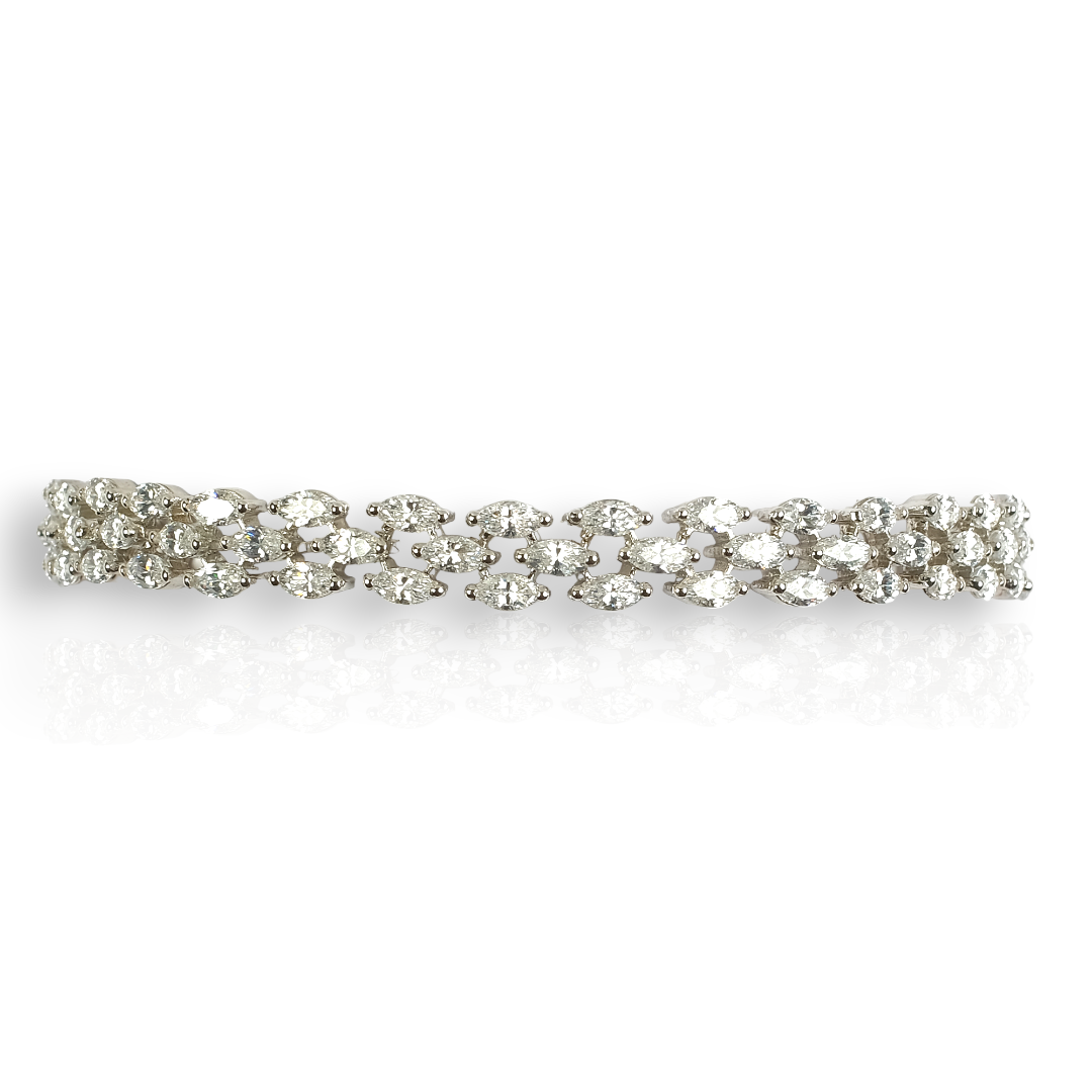 "Shimmering Silver: Elegant and Timeless Bracelet for Any Occasion"
