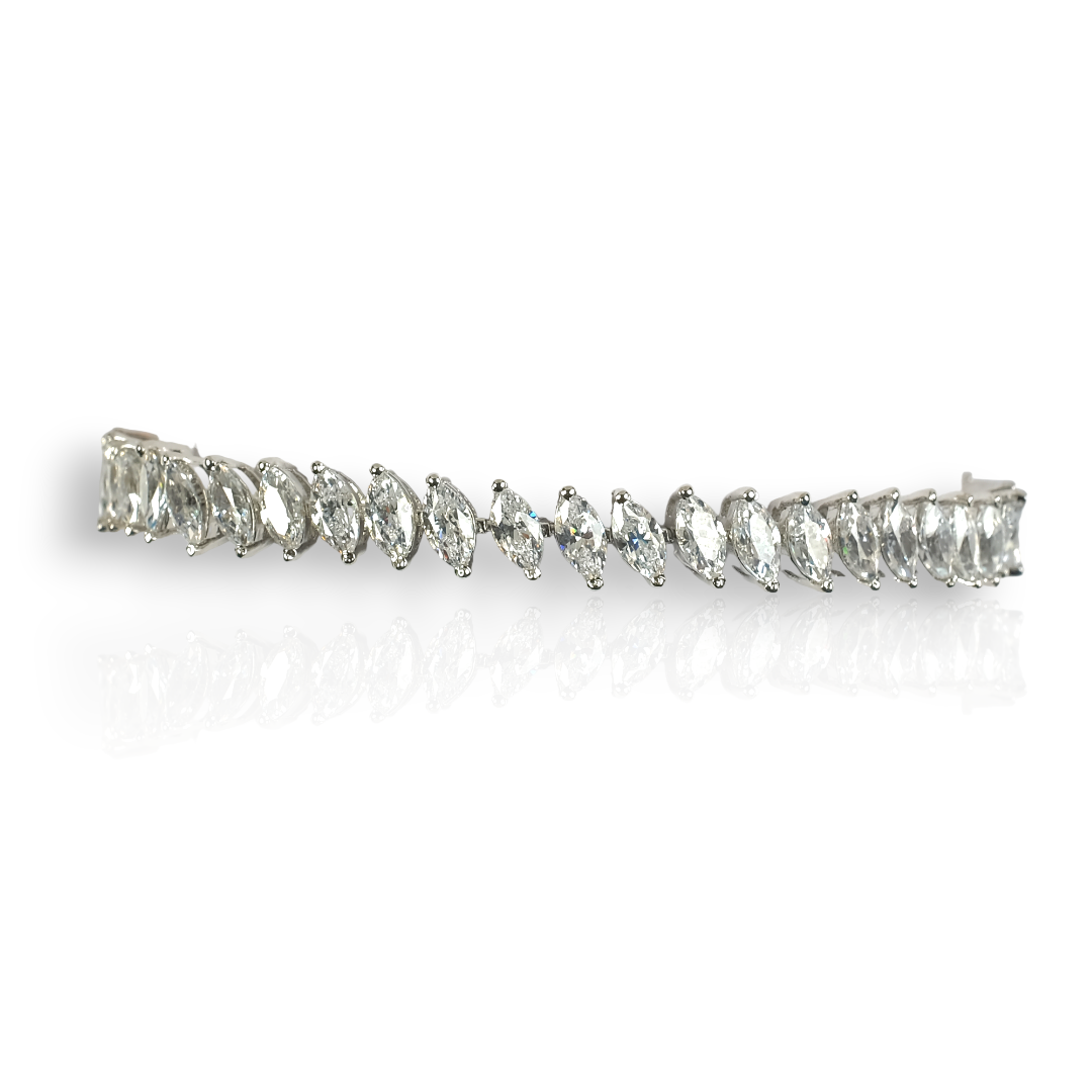 Silver shining diamond bracelet