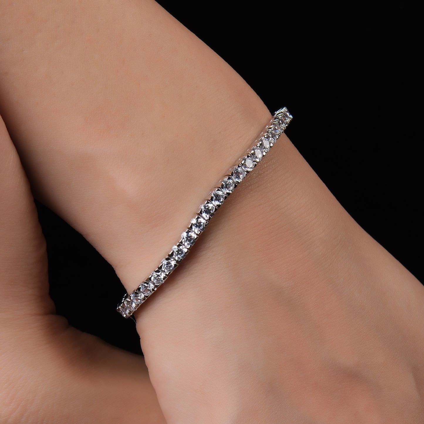 Slim silver design bracelet