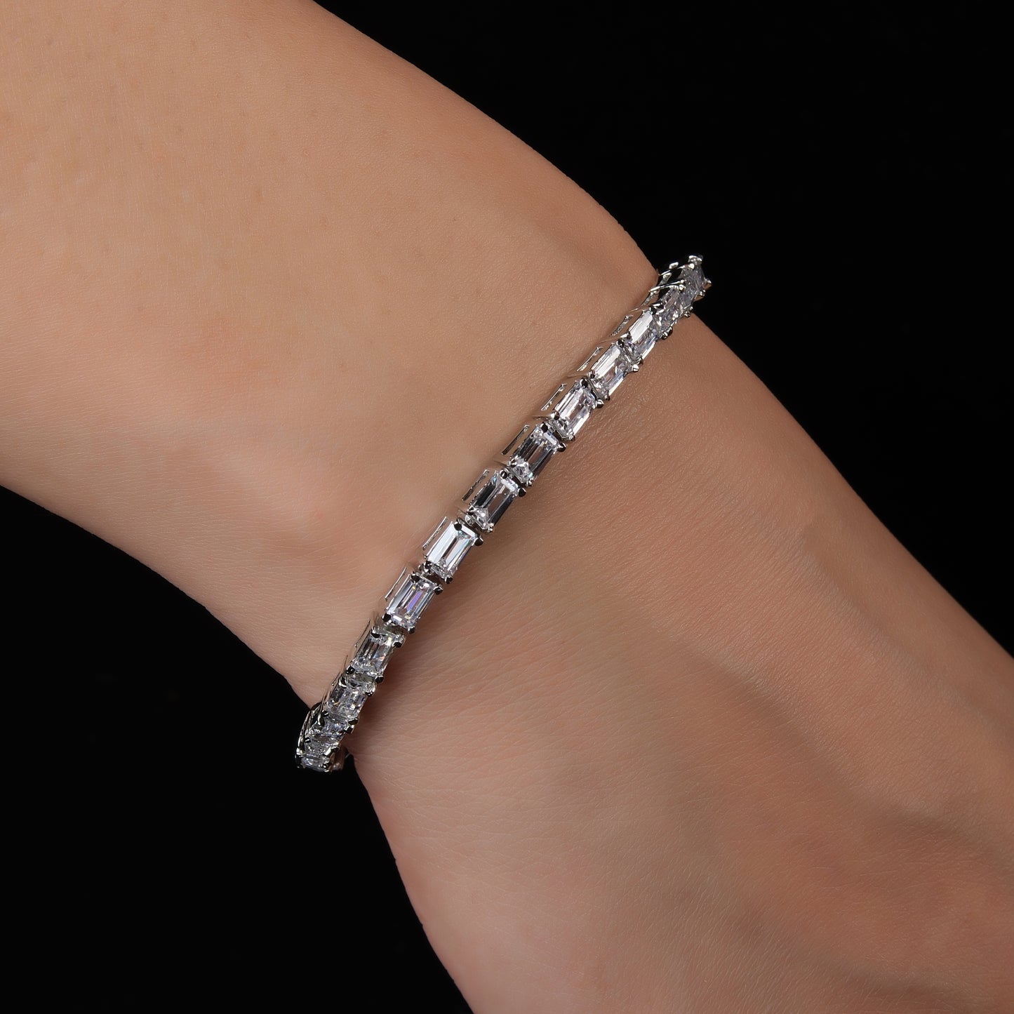 Sliver cylindrical design bracelet